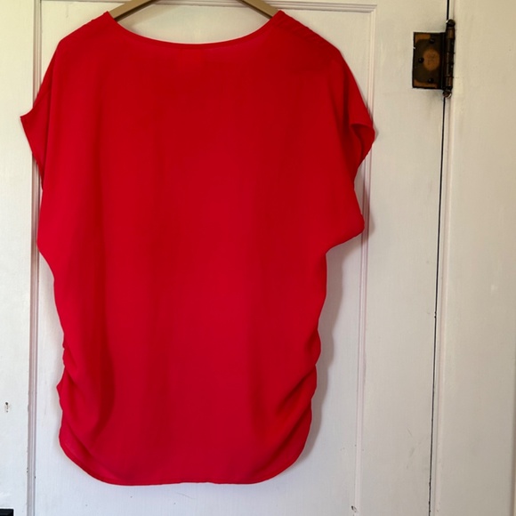 meraki Red Pink Coral Flowy Dressy Feminine Short Sleeve Gold Bar Accent Blouse - Picture 3 of 12